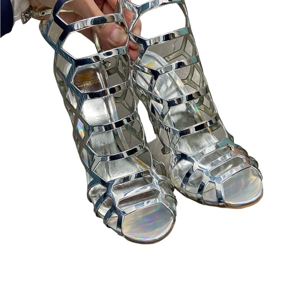 Holographic View Silver High Heels with cage design - Picture 5 of 11